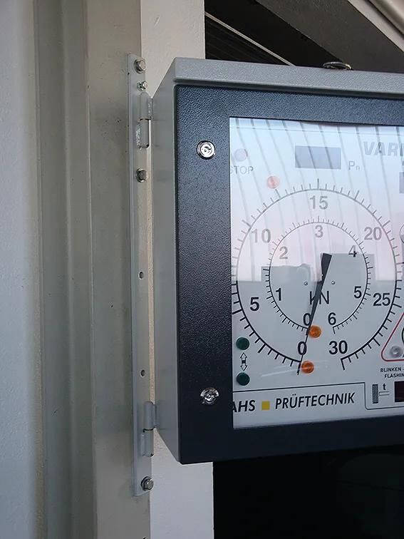 AHS PRÜFTECHNIK_Wandhalterung Bremsenprüfstände