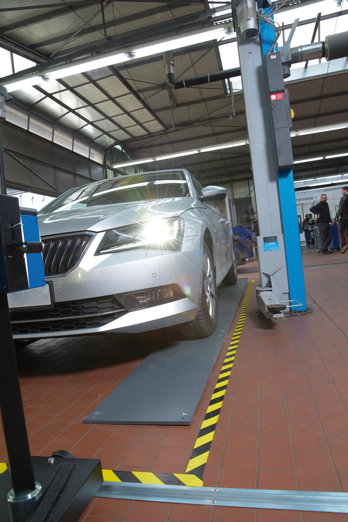 _Scheinwerfereinstellplatz Scheinwerfereinstellgeräte