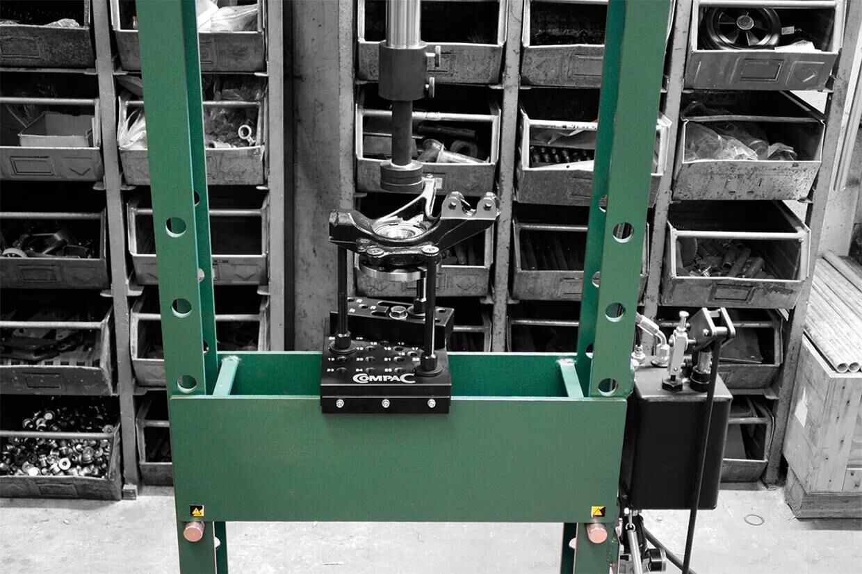 COMPAC_Pressunterlage Werkstattpressen