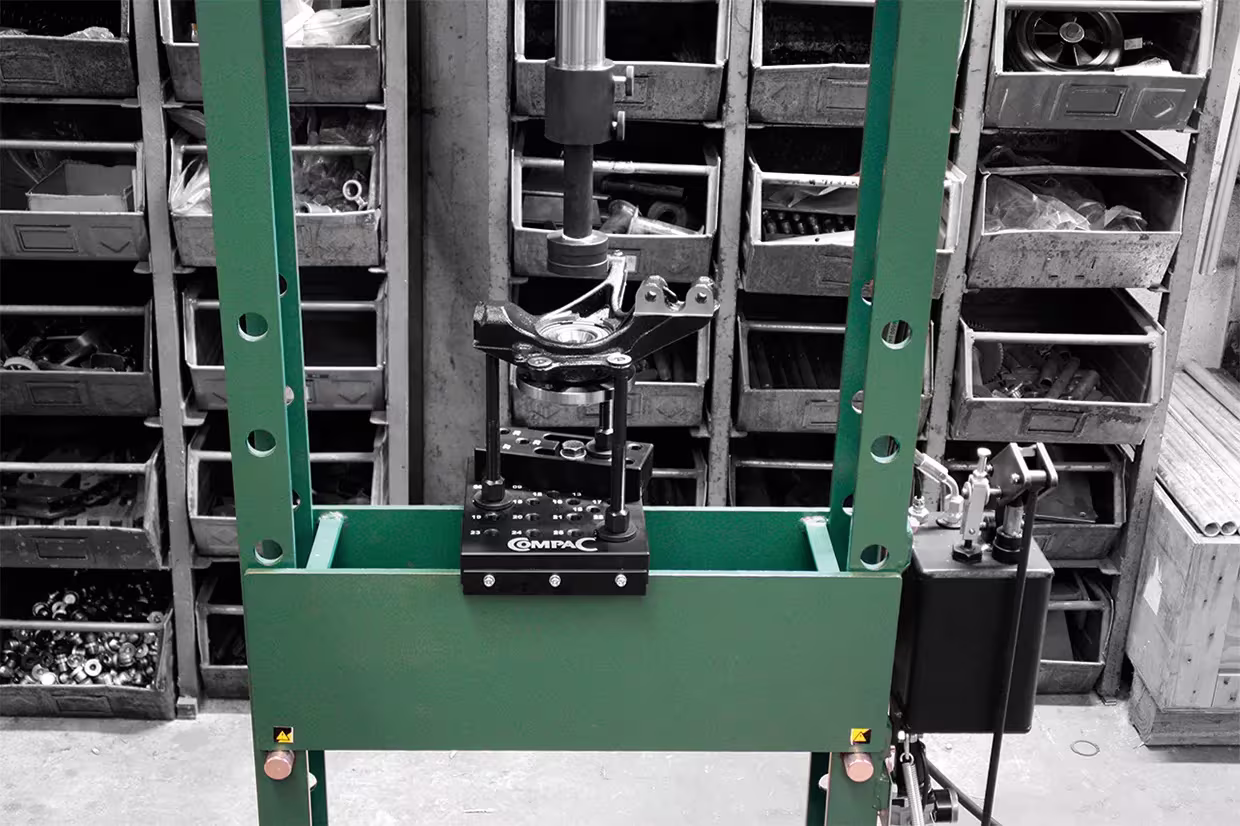 COMPAC_Pressunterlage Werkstattpressen