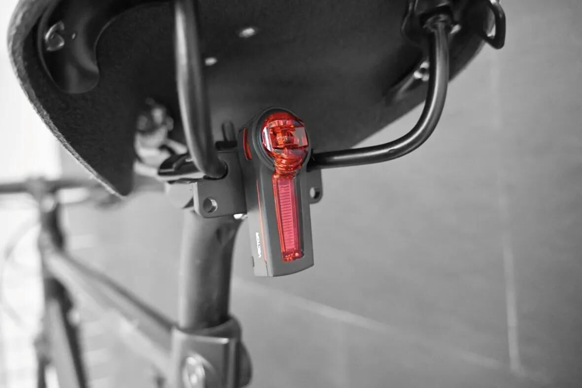 Batterieleuchtenhalter, hinten